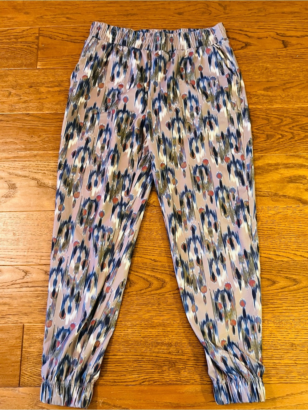 Rachel Zoe Beige Jogger Pants with Blue and‎ Pink Abstract Print